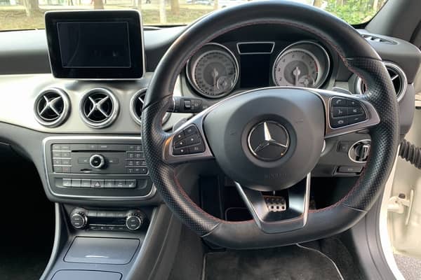 メルセデスベンツCLA180 内観