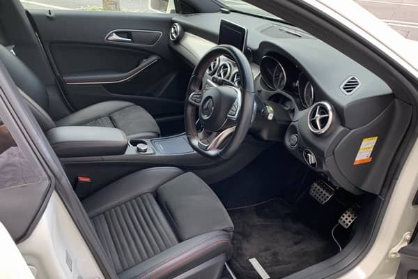 メルセデスベンツCLA180 内観