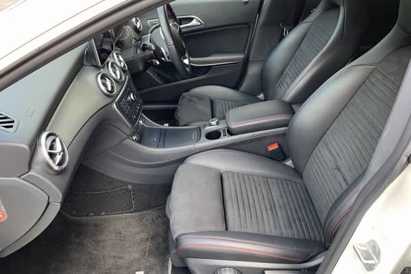 メルセデスベンツCLA180 内観